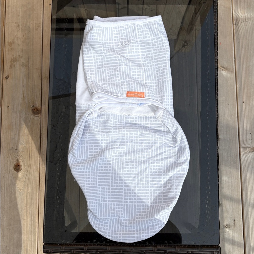 SwaddleMe White Baby Swaddle with Geometric Pattern